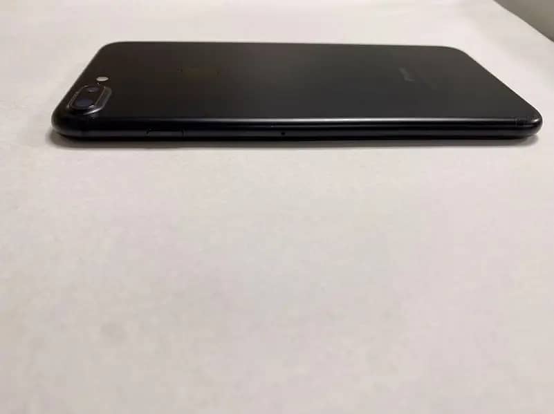 Apple iPhone 7 Plus 2