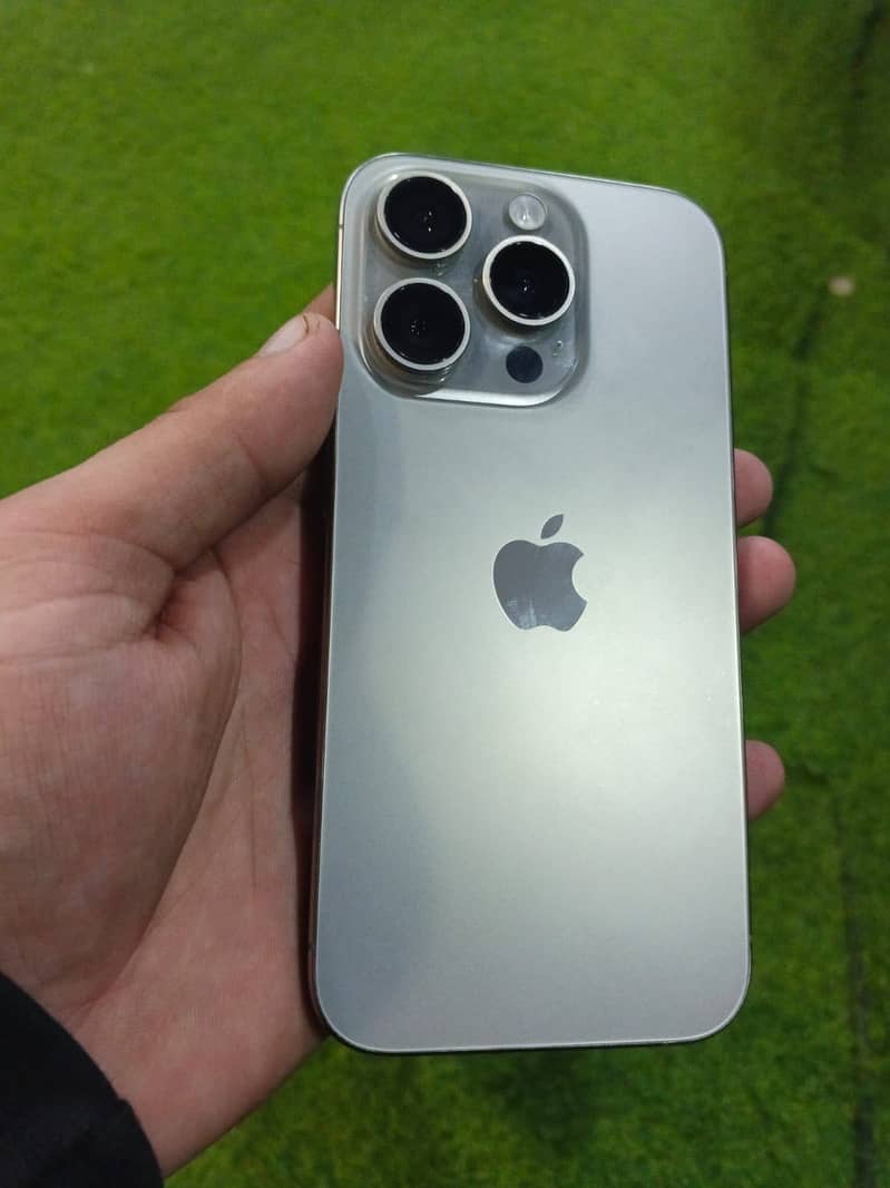 Apple iPhone 15 Pro 0