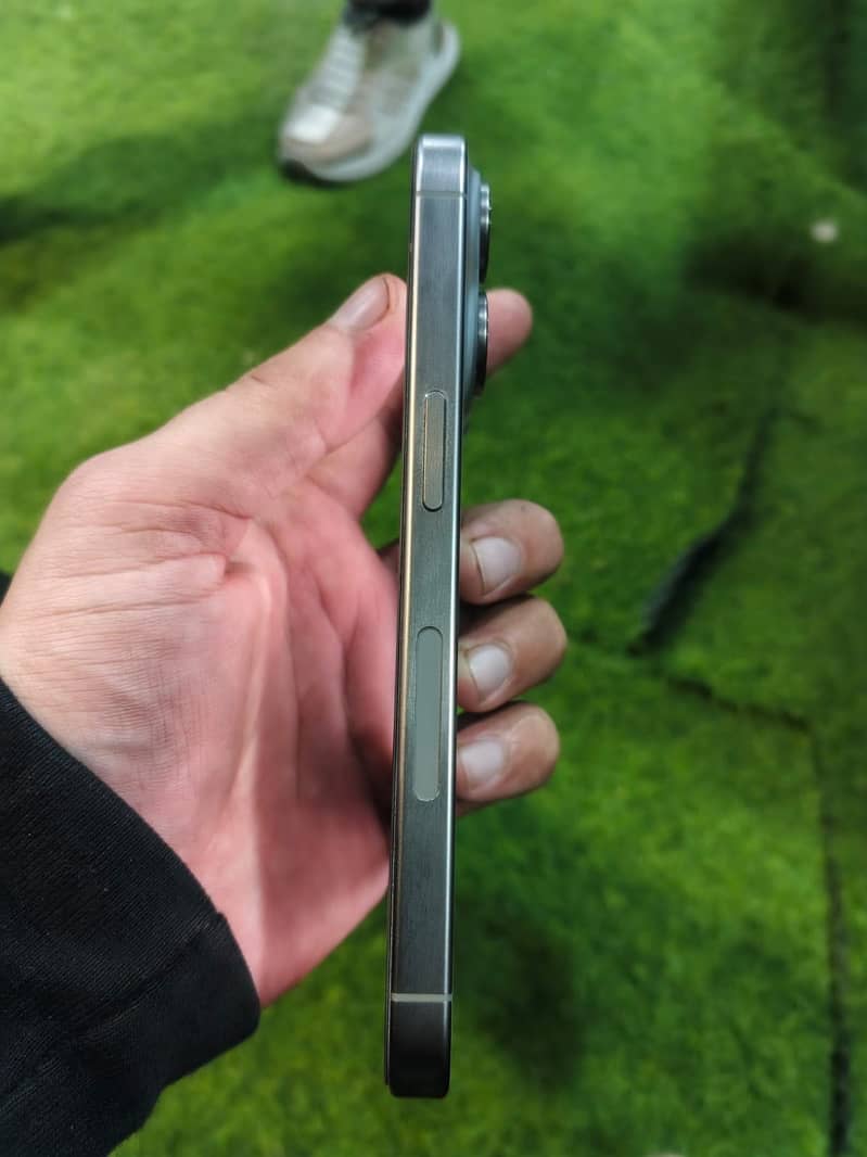 Apple iPhone 15 Pro 1