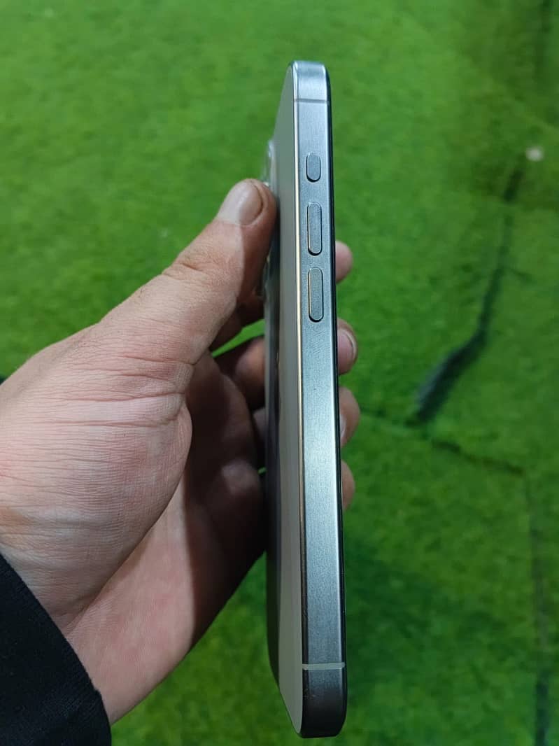 Apple iPhone 15 Pro 2