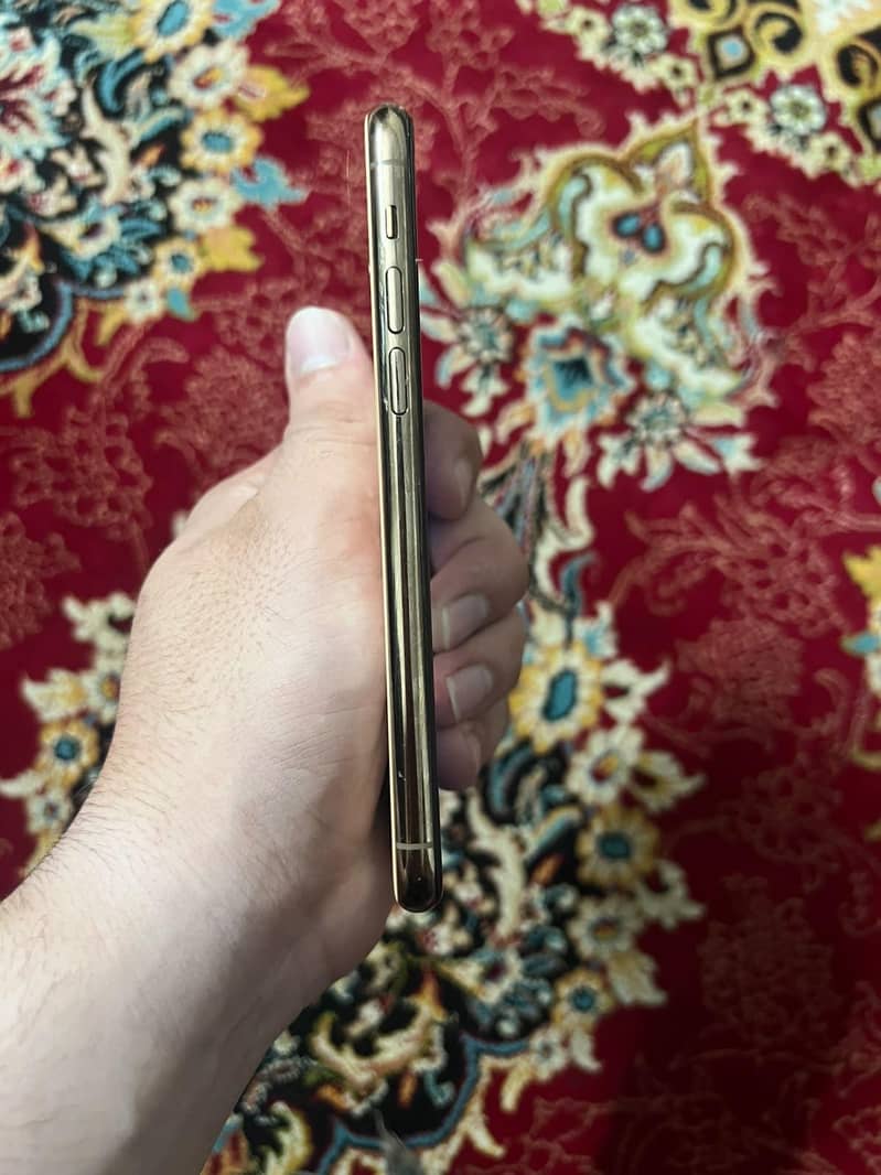 Apple iPhone 11 Pro 9