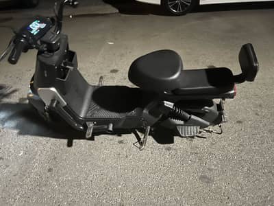 Evee mito plus Scooty