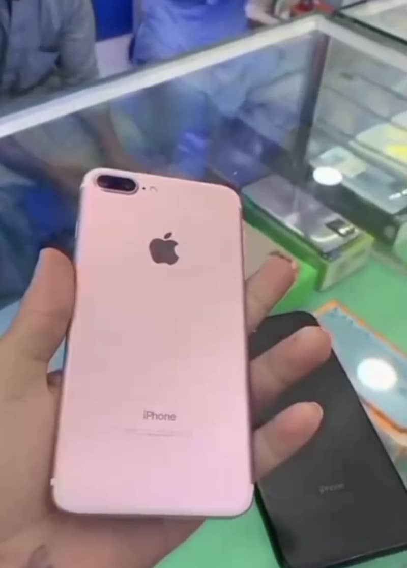 Apple iPhone 7 Plus 0