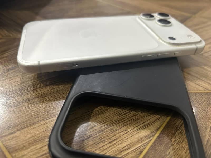 Apple iPhone 17 Pro Max 1