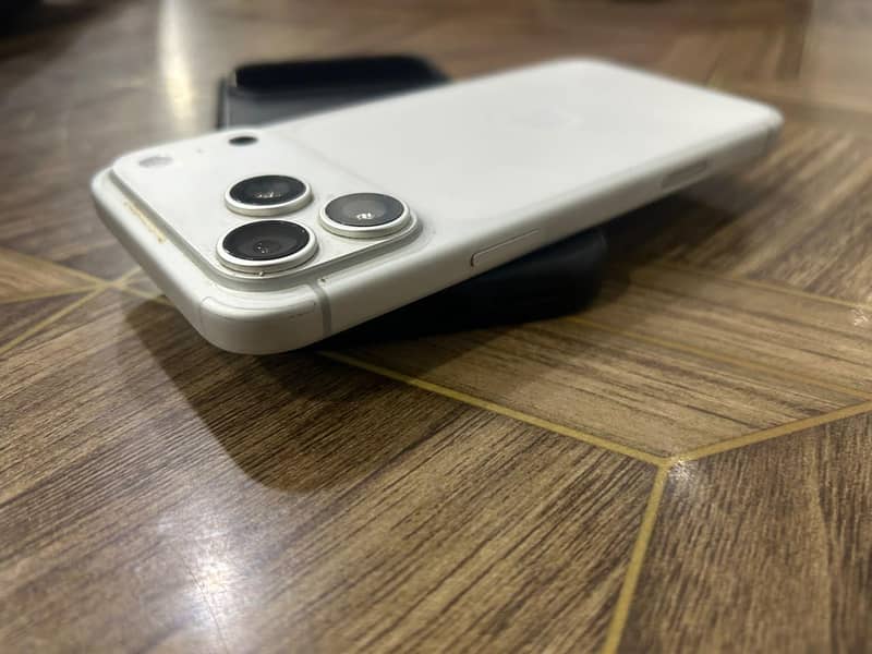 Apple iPhone 17 Pro Max 3