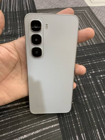 Infinix Hot 60i  6+6 GB Ram 128 memory