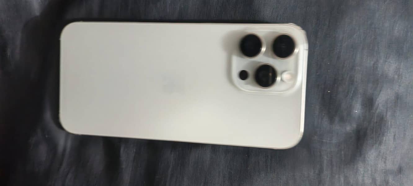 Apple iPhone 16 Pro Max 3