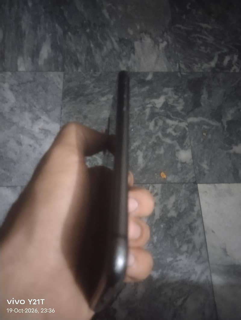 Apple iPhone 11 3