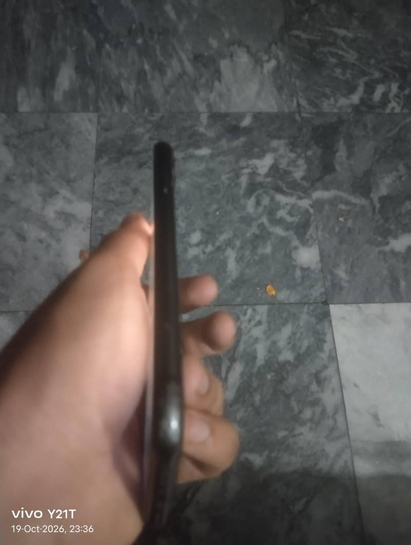 Apple iPhone 11 4