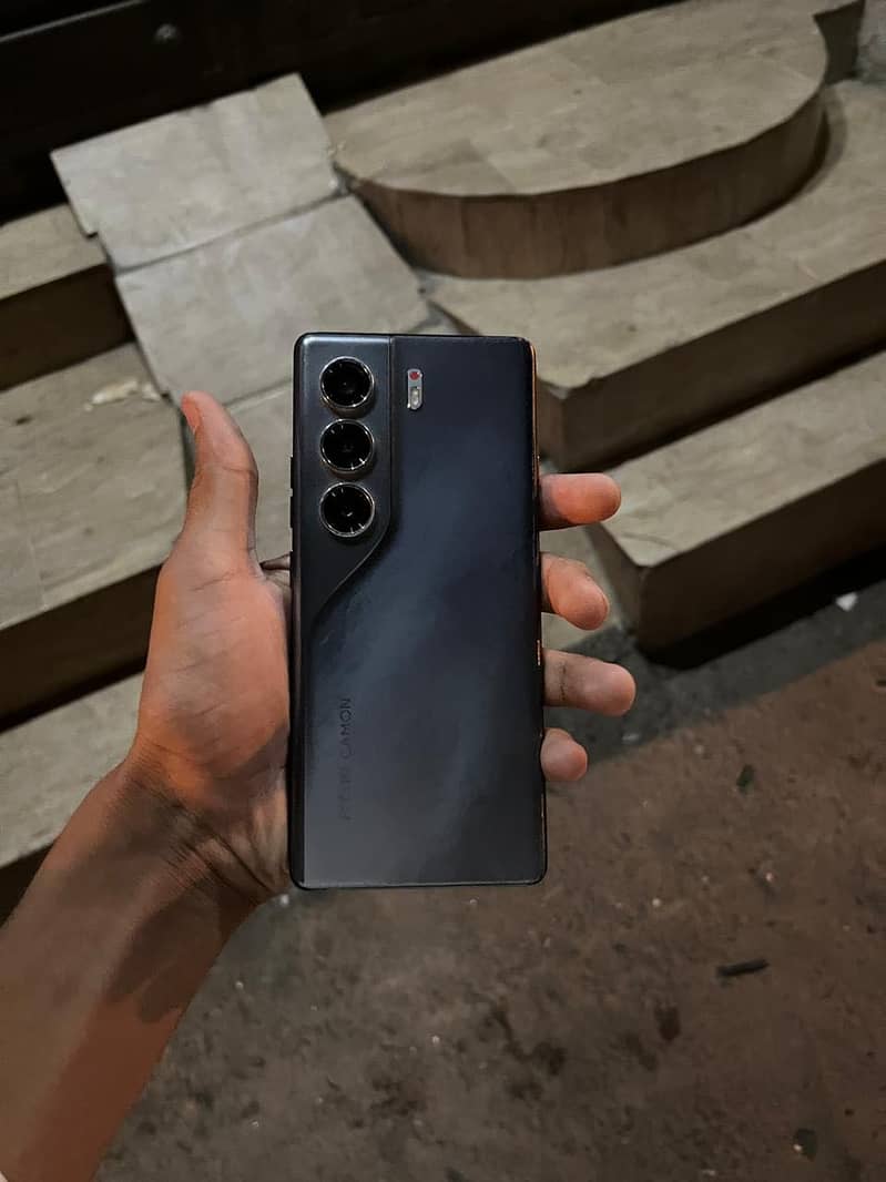 Tecno CAMON 40 Pro 1