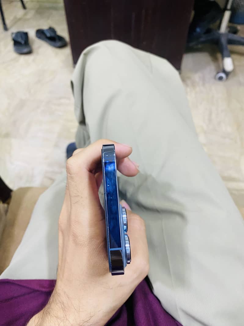 Apple iPhone 13 Pro Max 2