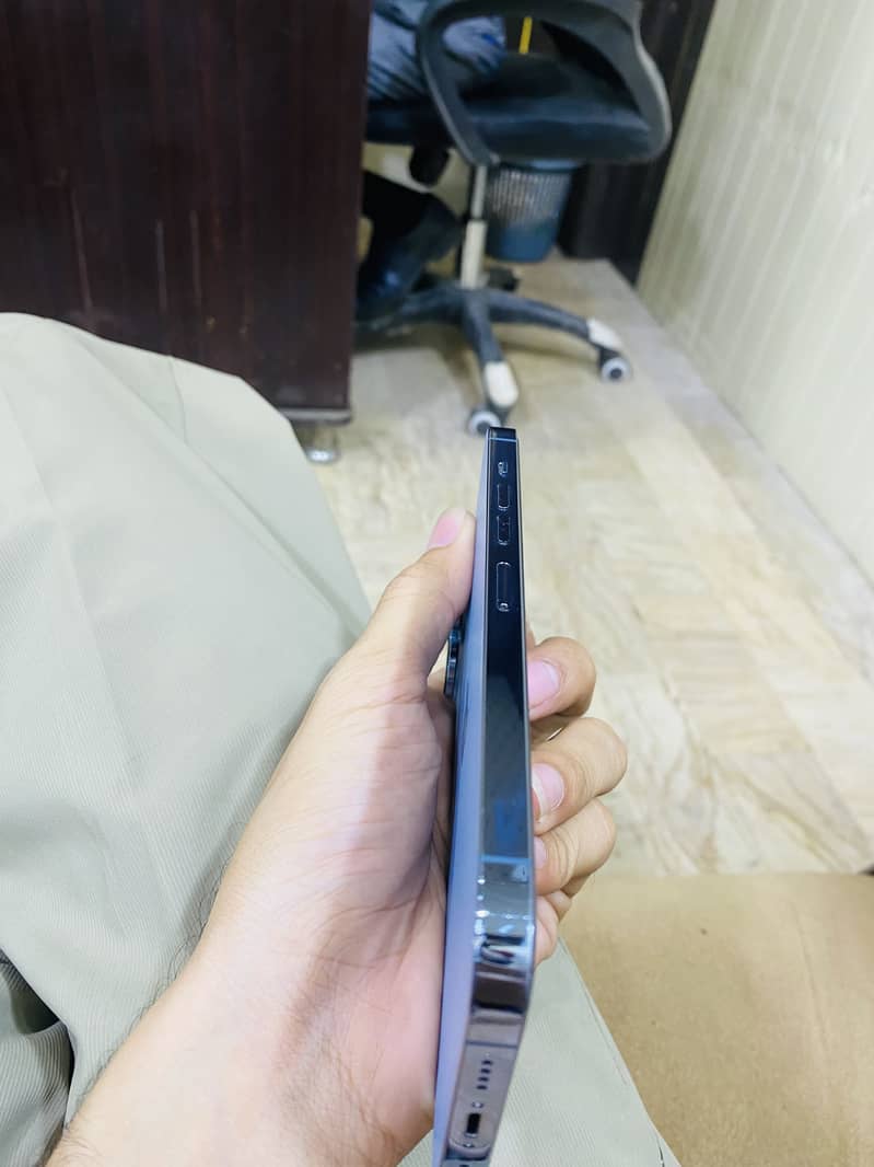Apple iPhone 13 Pro Max 4