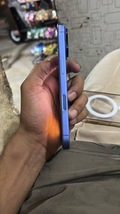 Apple iPhone 16