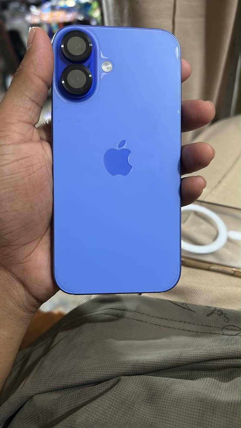 Apple iPhone 16 3
