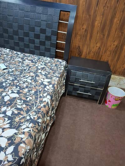 Bed side tables with dressing table for sale