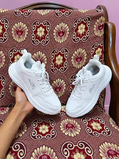 WARRIOR WHITE SNEAKERS
