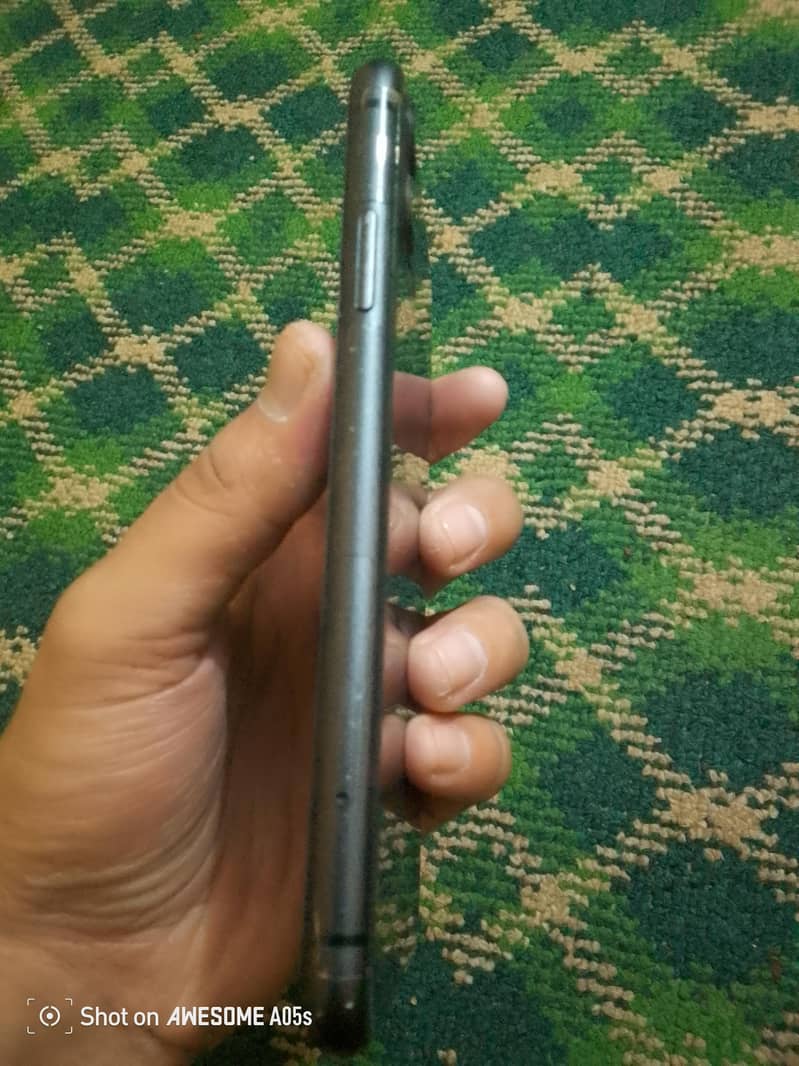 Apple iPhone 11 4