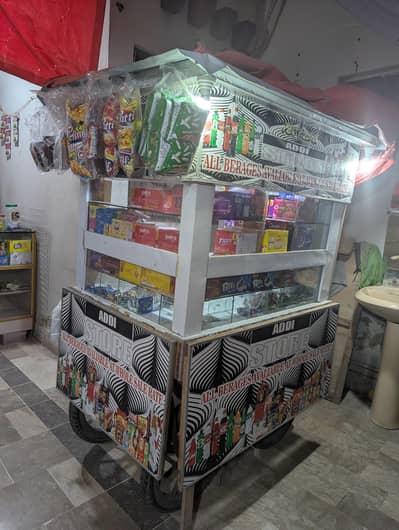 Paan cabin for sale | Glass display 10/10 condition