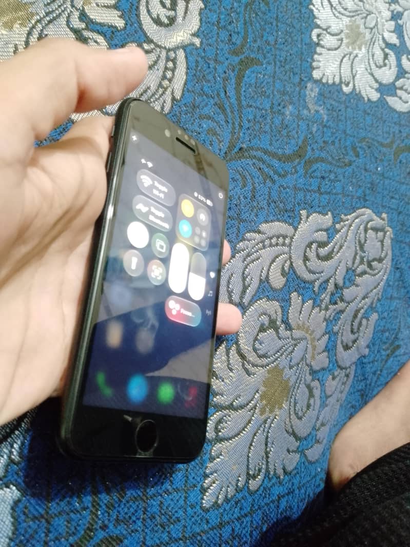 Apple iPhone SE 10