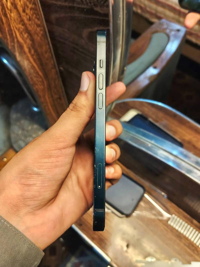 Apple iPhone 13 3
