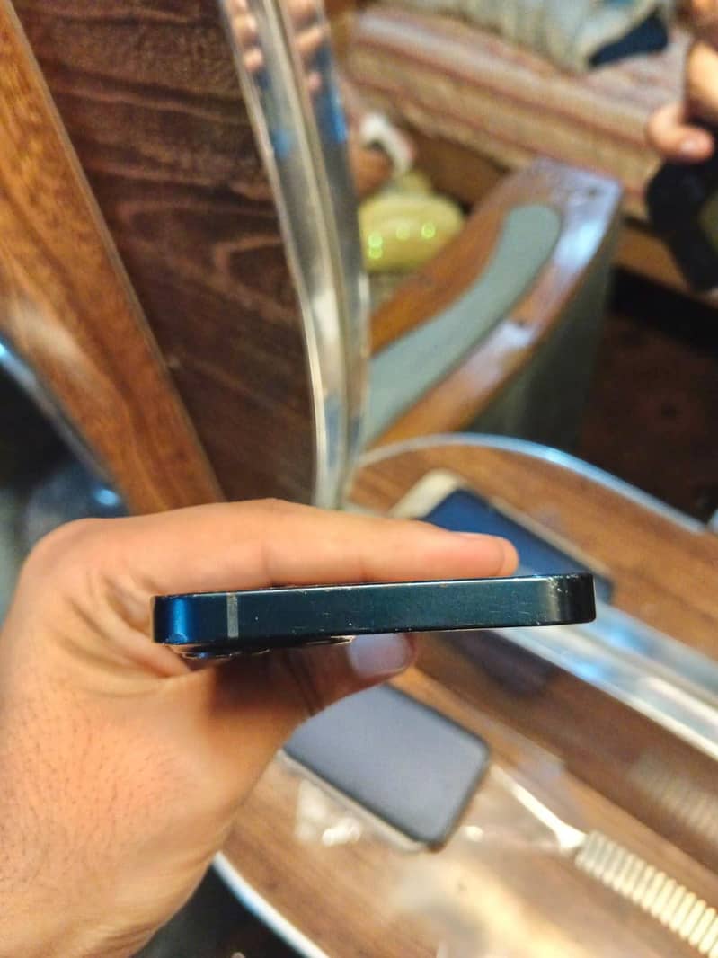 Apple iPhone 13 4
