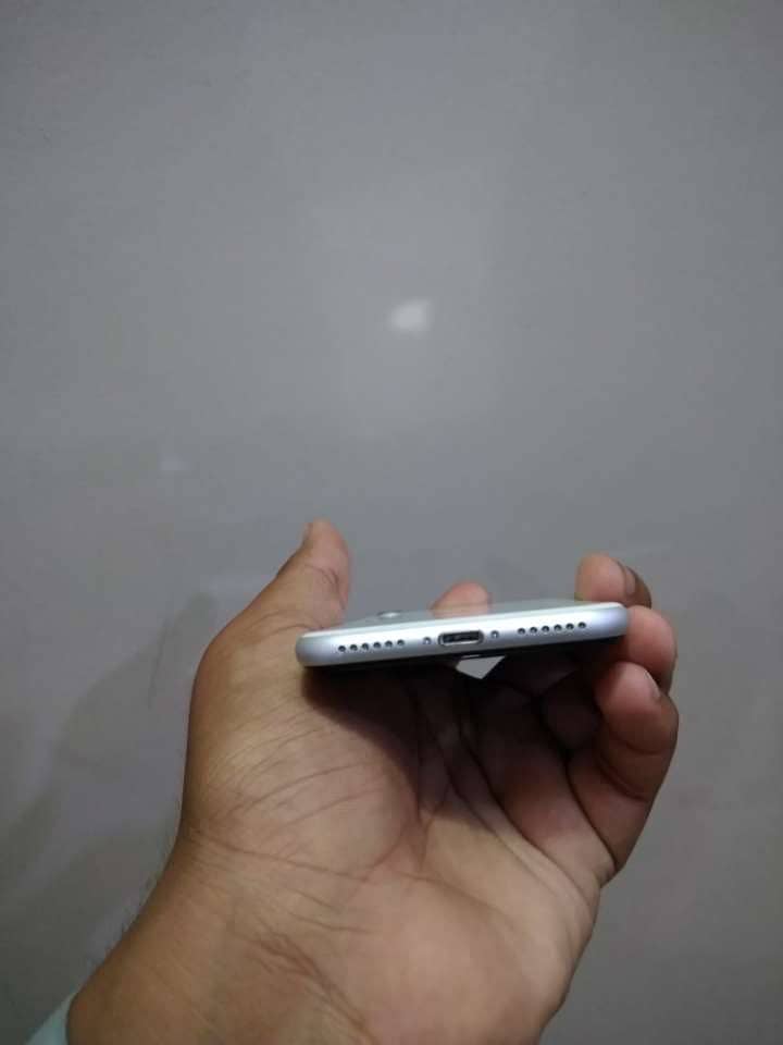 Apple iPhone SE 2nd generation 1