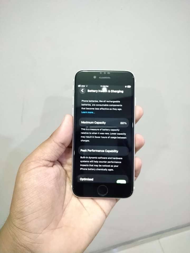Apple iPhone SE 2nd generation 3