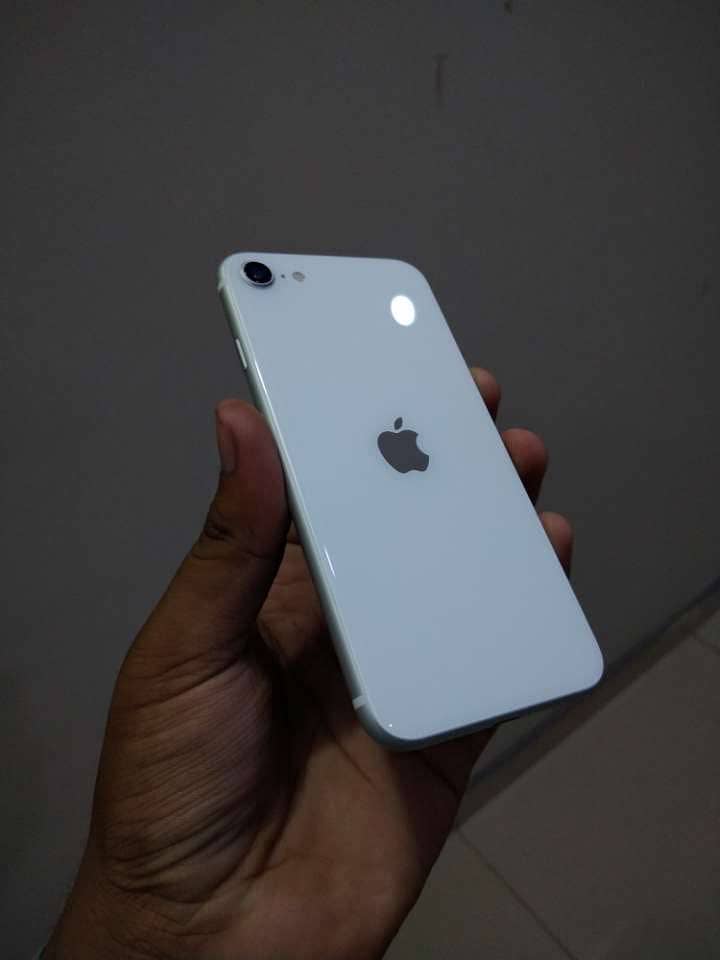 Apple iPhone SE 2nd generation 6