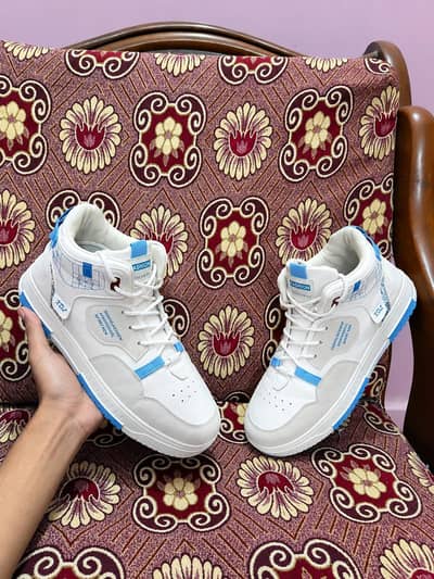 FUNKY SNEAKERS