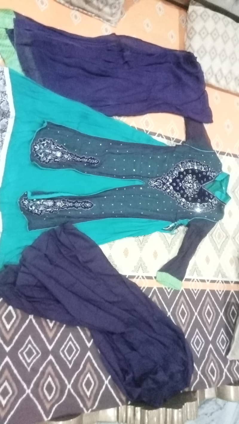 خوبصورت گرین اور بلیک ایمبرائیڈری ڈریس برائے فروخت 1