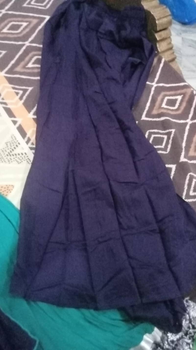 خوبصورت گرین اور بلیک ایمبرائیڈری ڈریس برائے فروخت 2