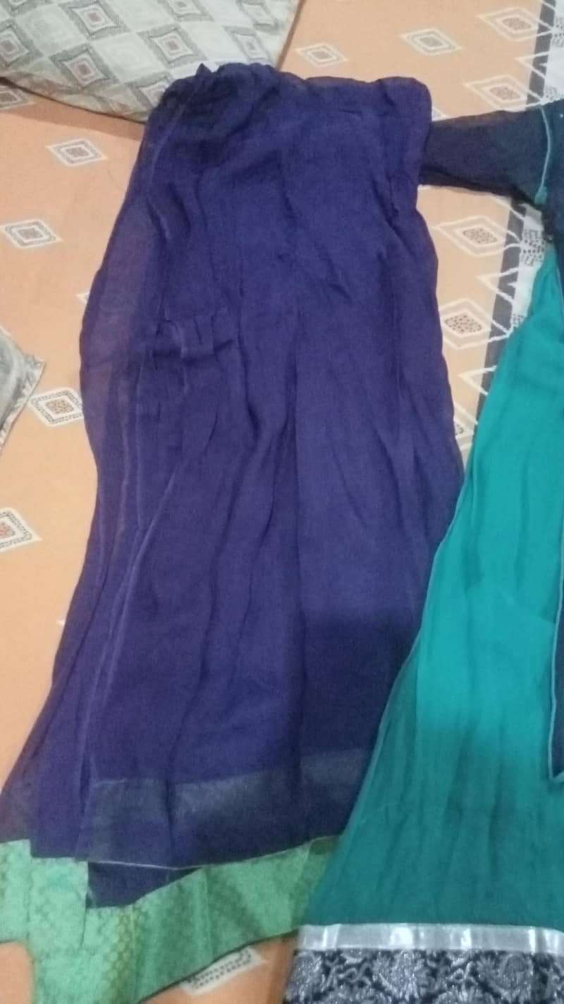 خوبصورت گرین اور بلیک ایمبرائیڈری ڈریس برائے فروخت 3