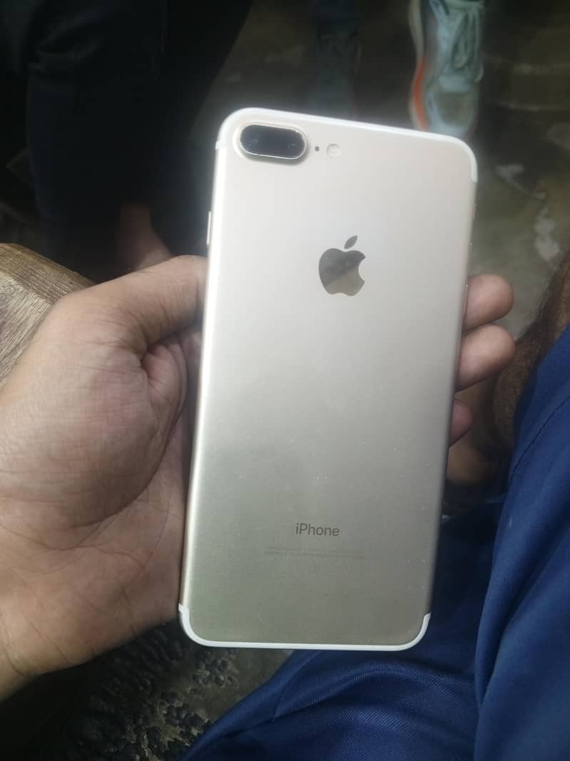 Apple iPhone 7 Plus 1