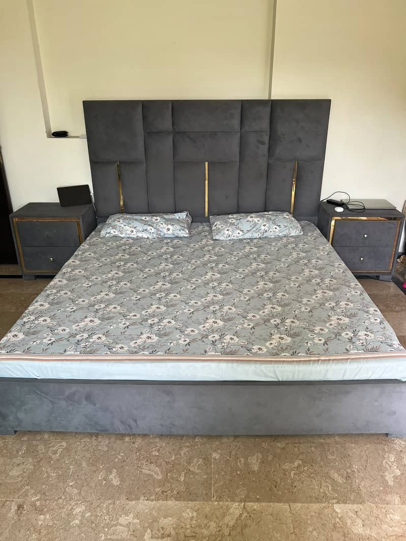 Used Bed Set with Dressing table & Side Tables 1