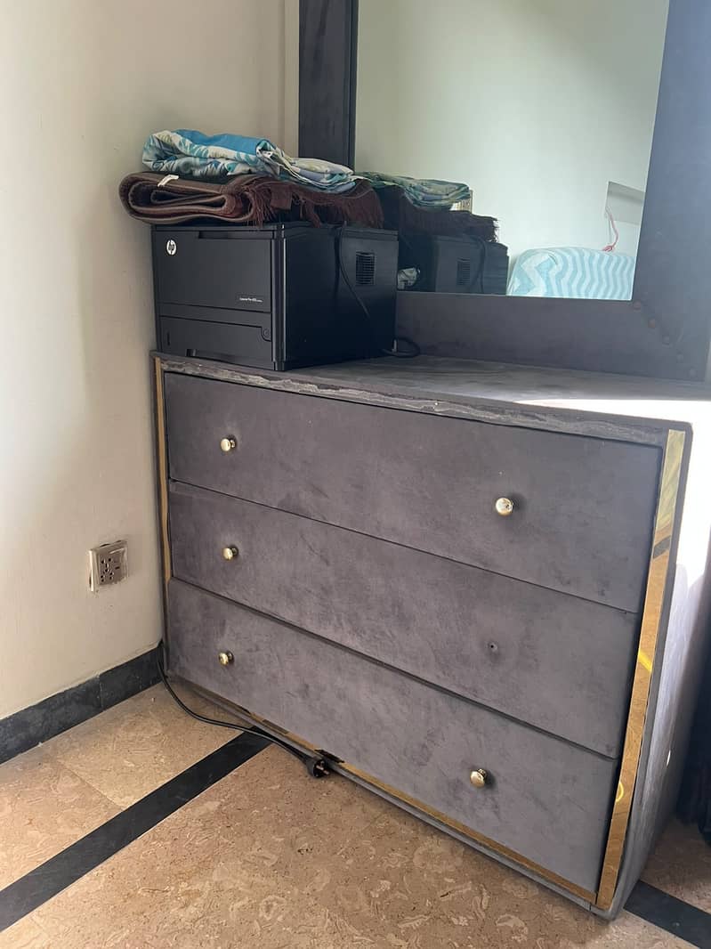 Used Bed Set with Dressing table & Side Tables 2