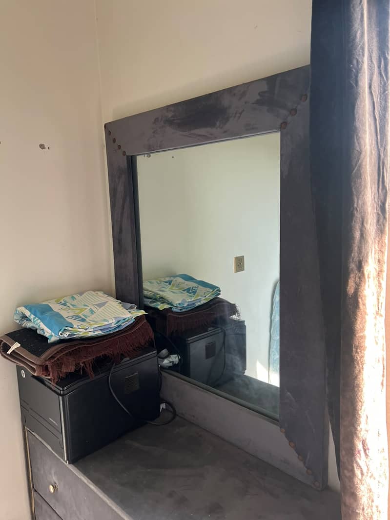 Used Bed Set with Dressing table & Side Tables 3