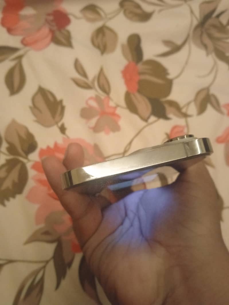 Apple iPhone 14 Pro Max 1
