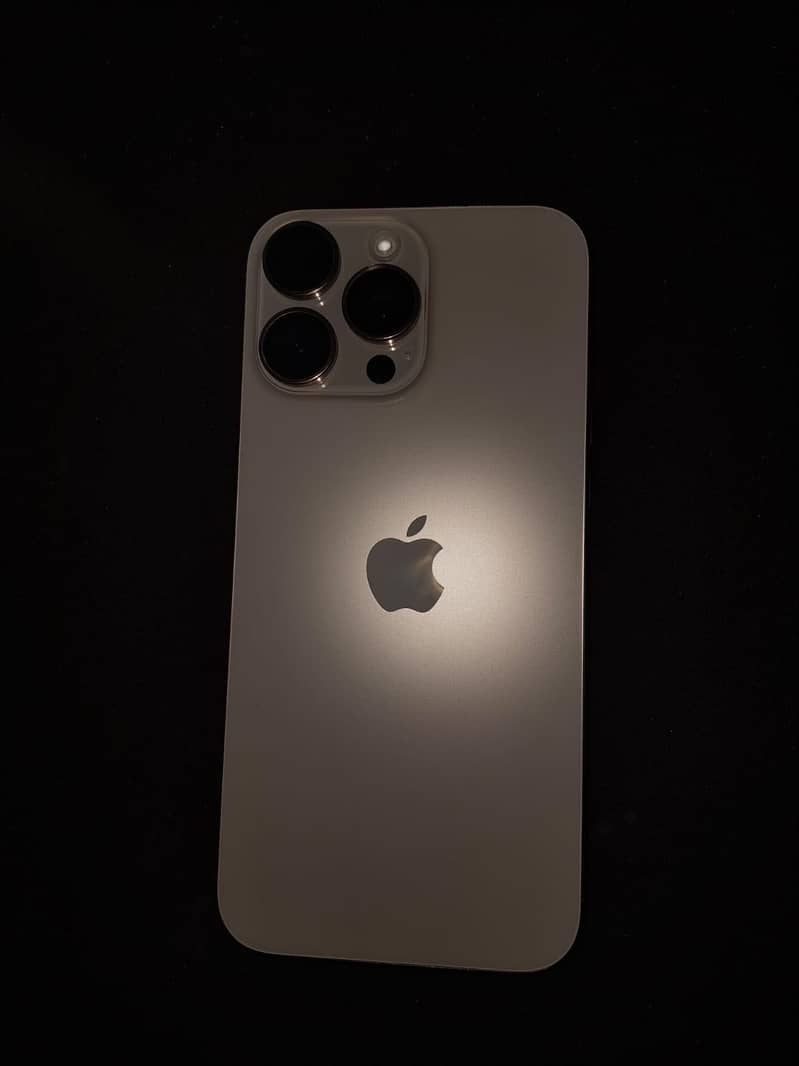 Apple iPhone 16 Pro Max 0