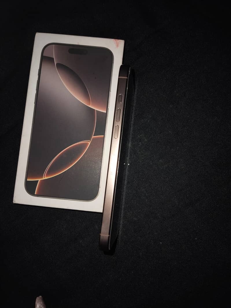 Apple iPhone 16 Pro Max 1