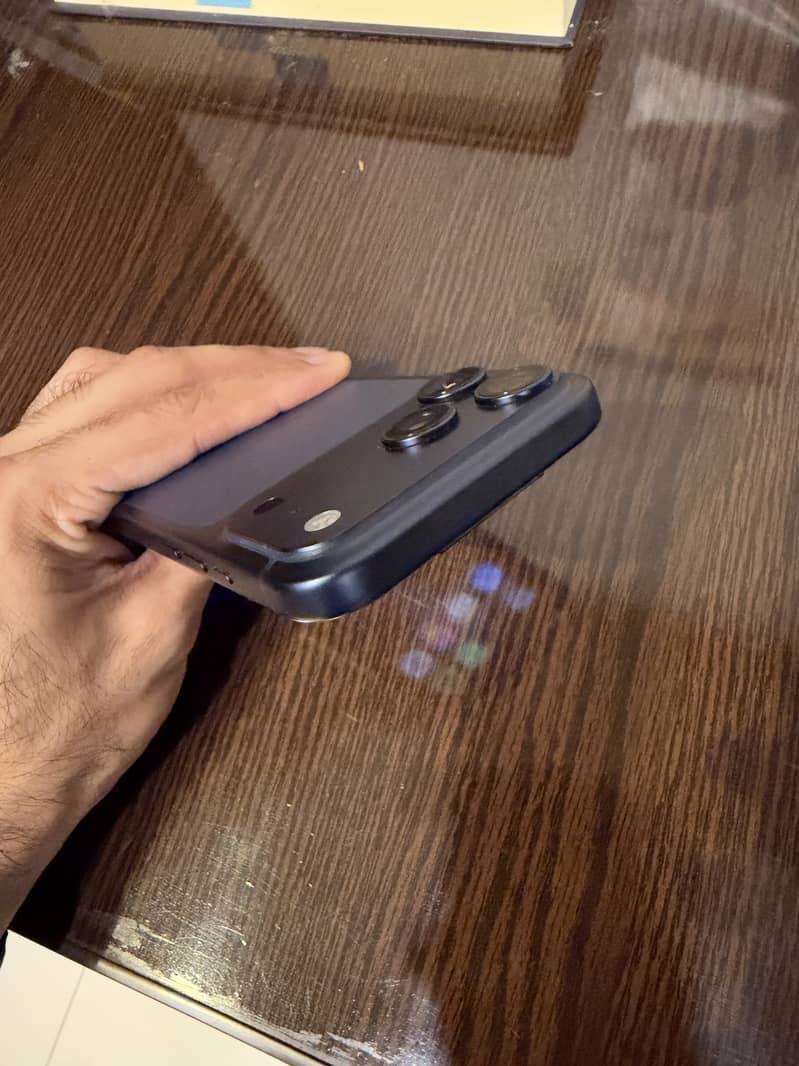 Apple iPhone 17 Pro Max 4