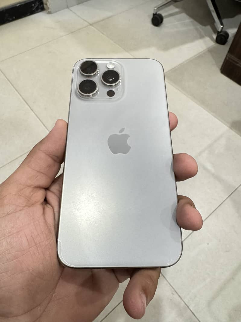 Apple iPhone 15 Pro Max 1