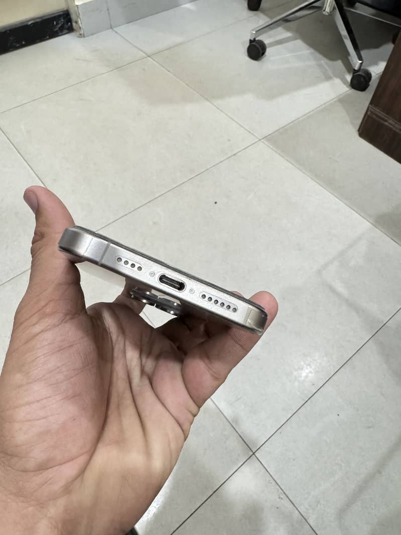 Apple iPhone 15 Pro Max 2