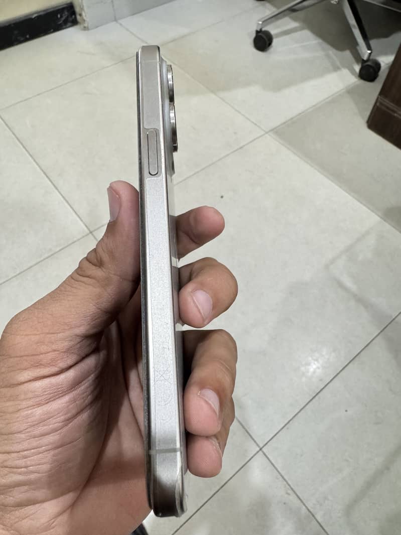 Apple iPhone 15 Pro Max 3