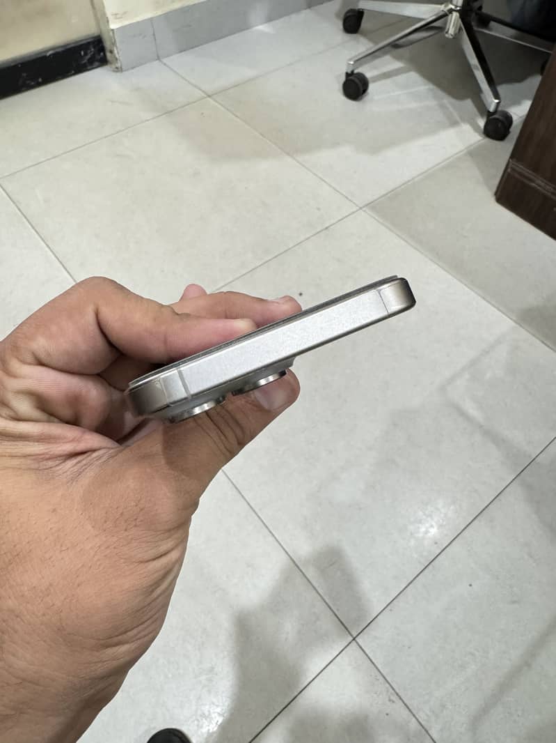 Apple iPhone 15 Pro Max 4
