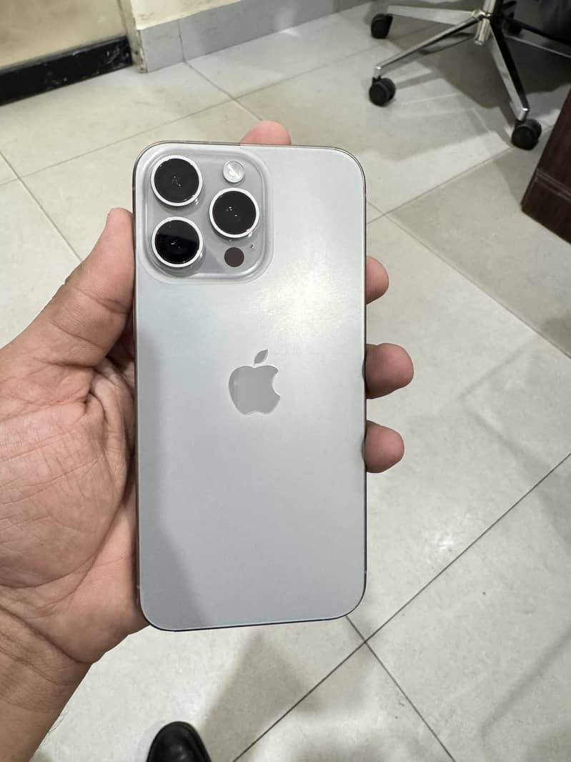 Apple iPhone 15 Pro Max 5