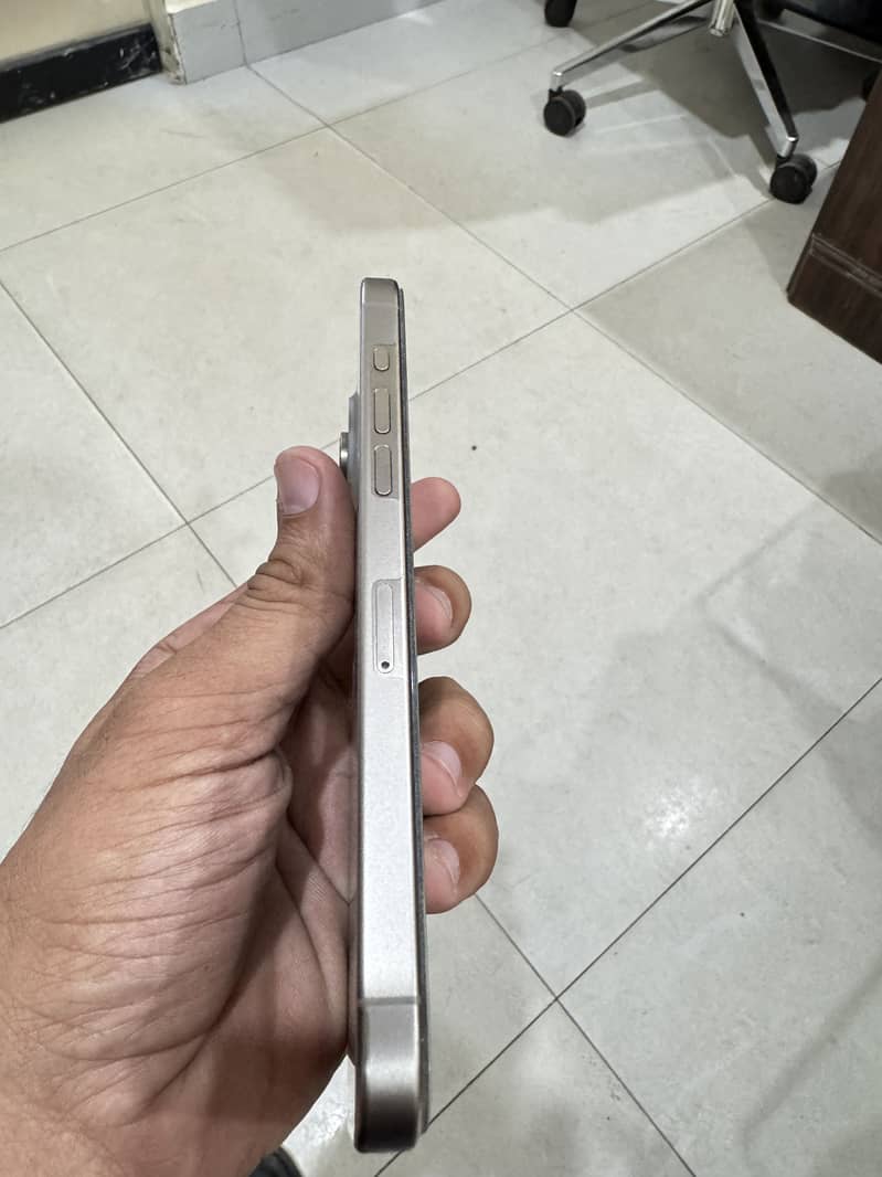 Apple iPhone 15 Pro Max 6