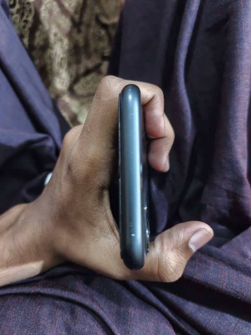 Apple iPhone 11 3