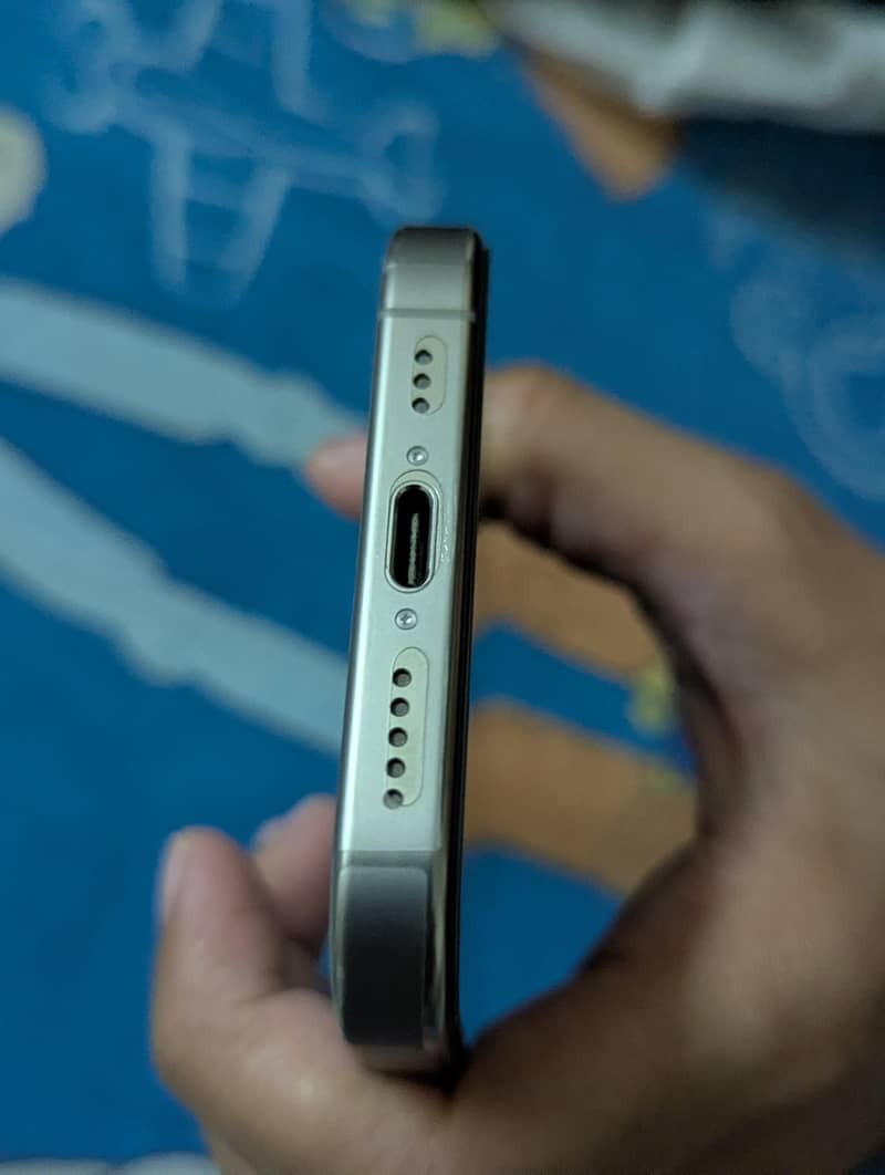 Apple iPhone 16 Pro 4