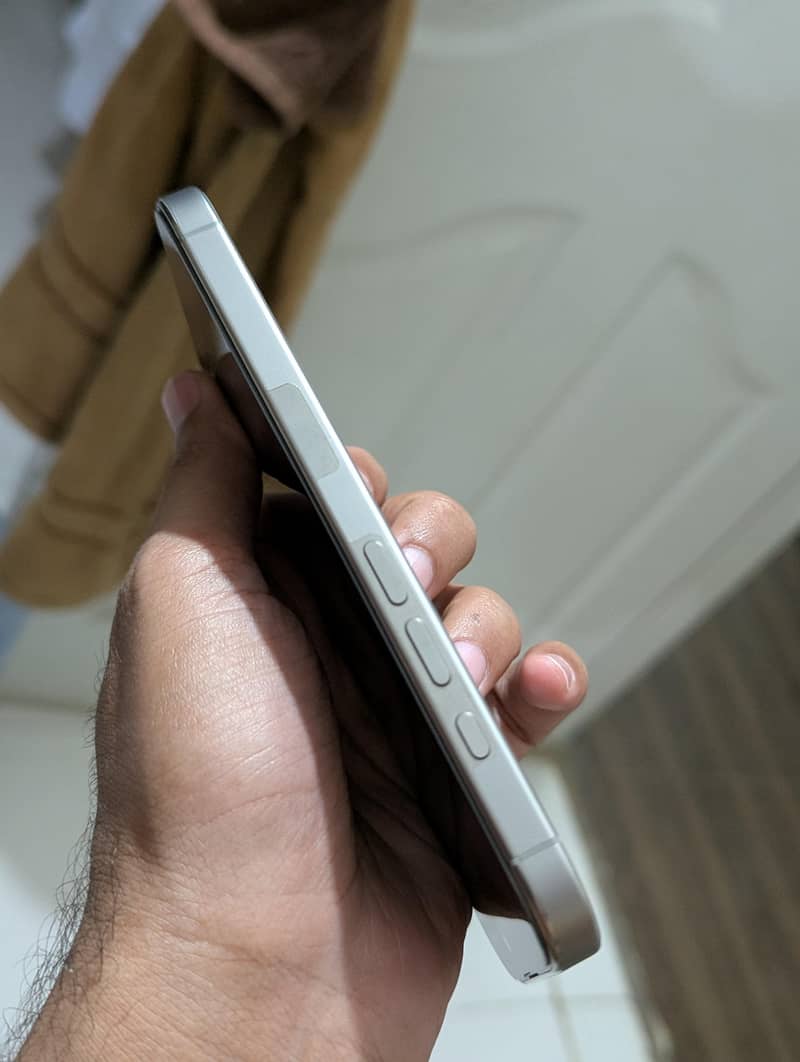 Apple iPhone 16 Pro 5