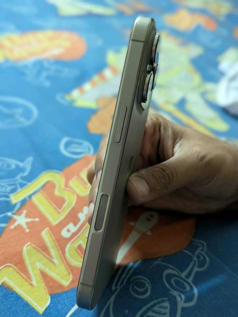 Apple iPhone 16 Pro 6